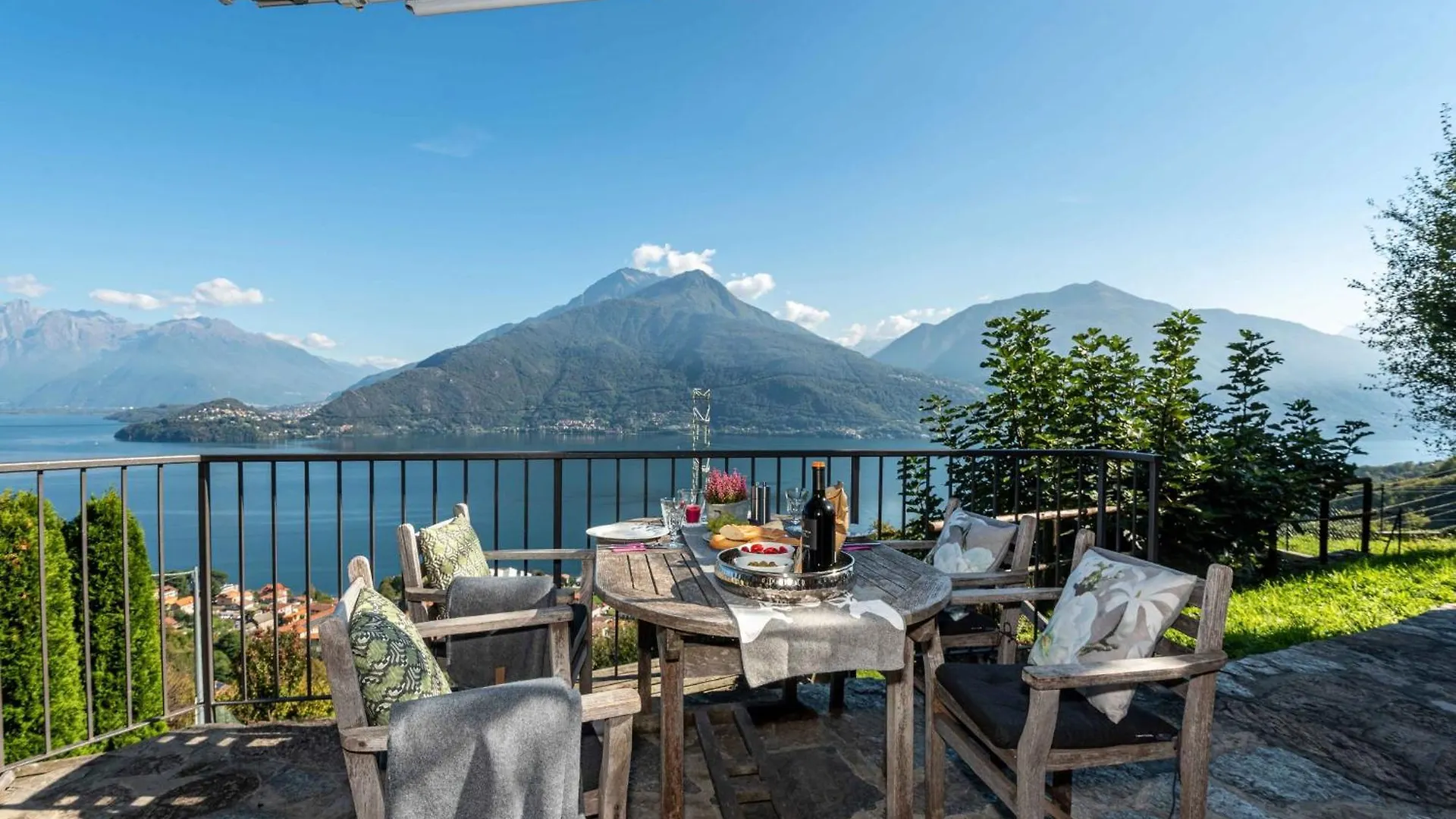 Rustico Casa Bianca Villa Pianello Del Lario Feriehus